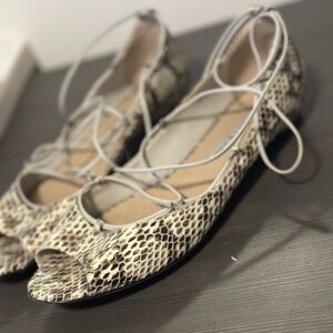 Manolo Blahnik Lace up ballet flats